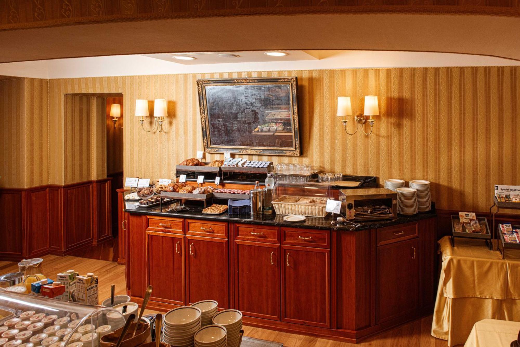 Phi Hotel Principe Cuneo Bagian luar foto