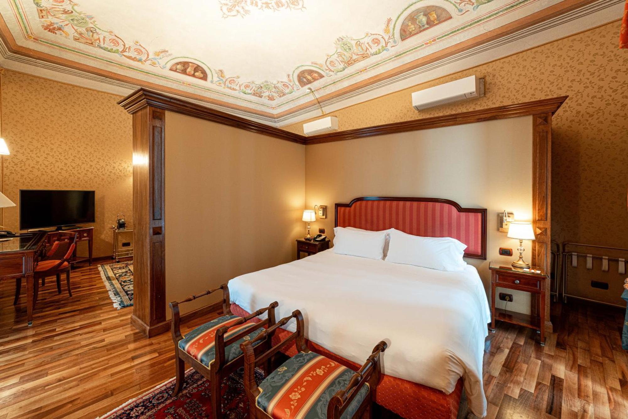 Phi Hotel Principe Cuneo Bagian luar foto