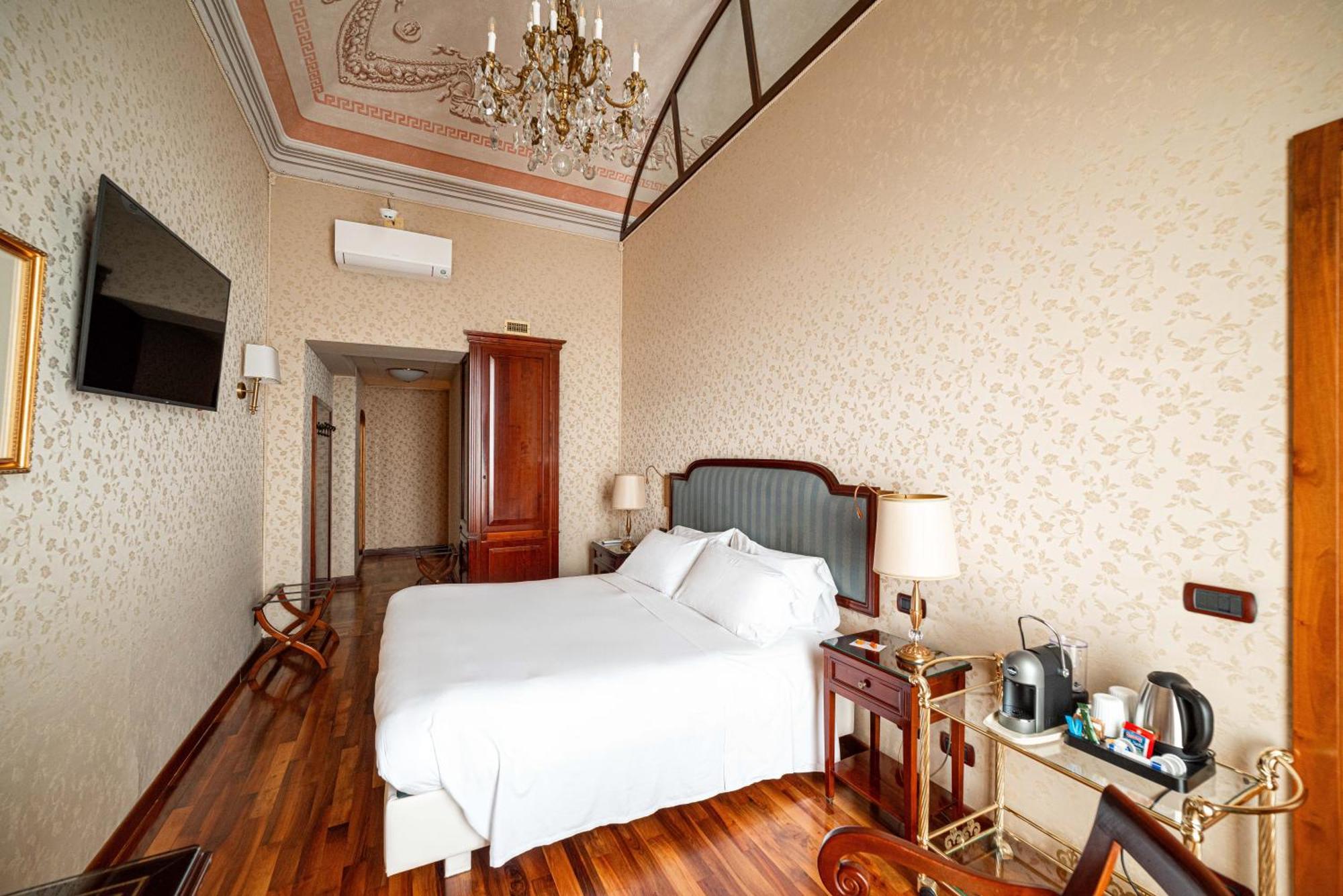 Phi Hotel Principe Cuneo Bagian luar foto
