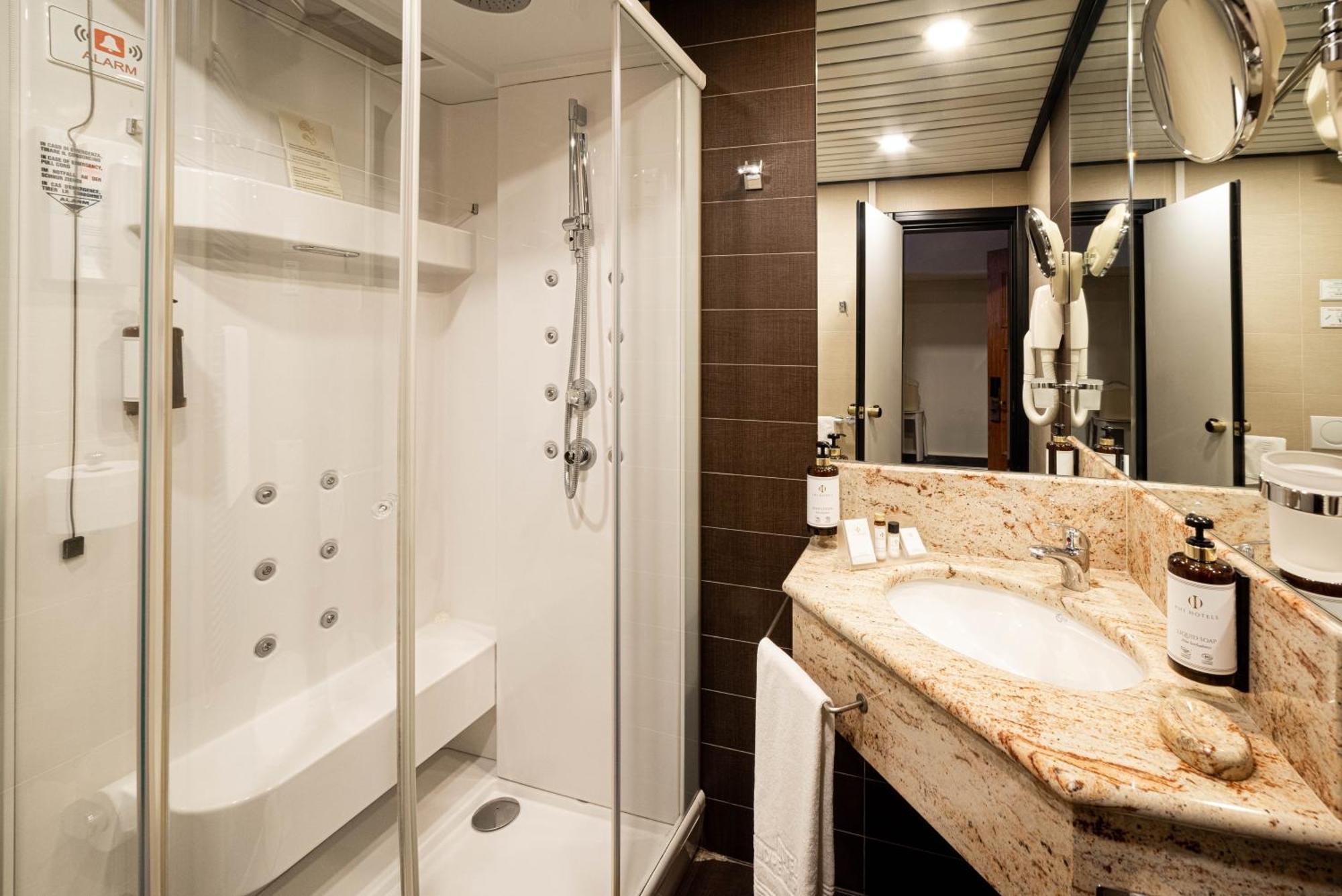 Phi Hotel Principe Cuneo Bagian luar foto