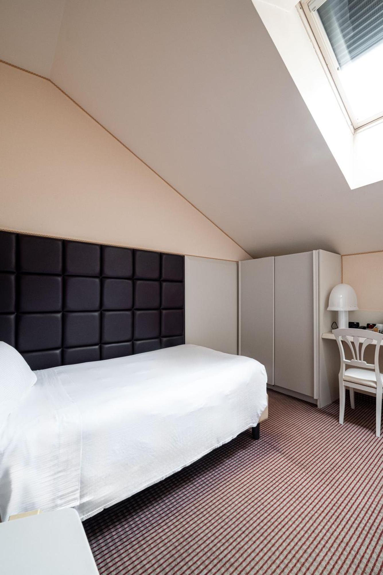 Phi Hotel Principe Cuneo Bagian luar foto