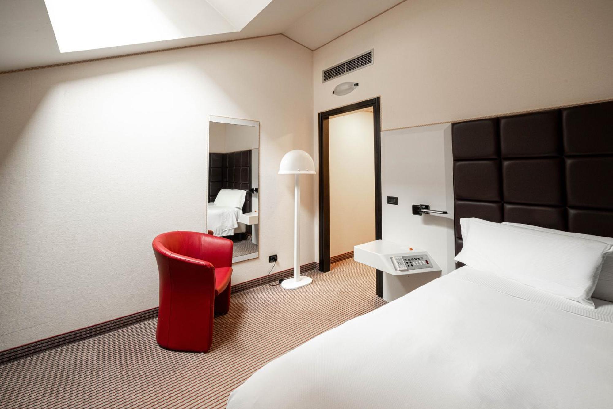 Phi Hotel Principe Cuneo Bagian luar foto