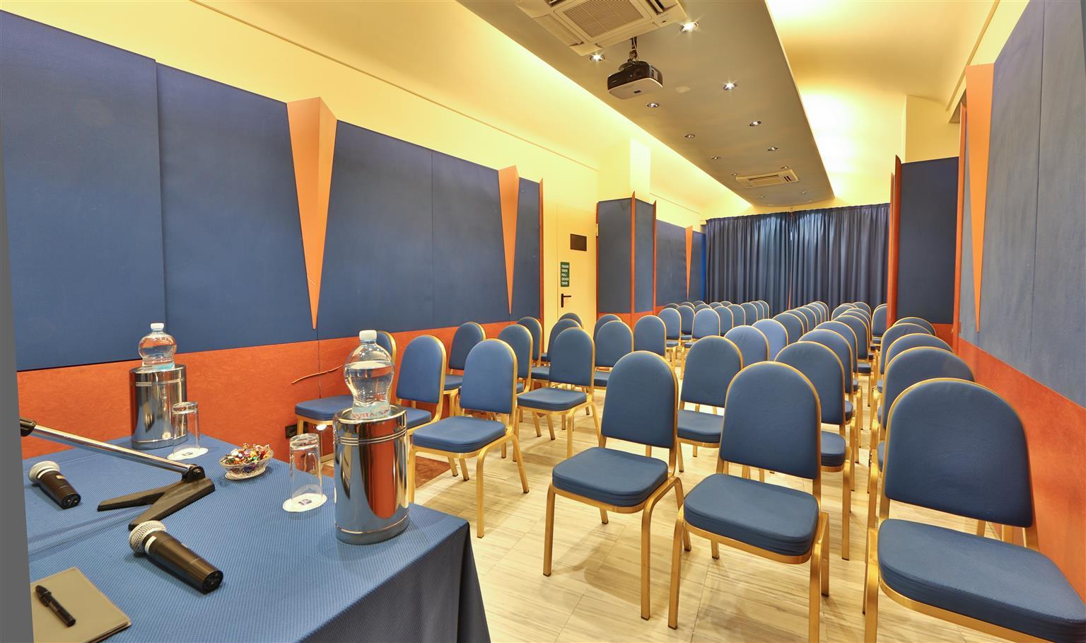 Phi Hotel Principe Cuneo Bagian luar foto