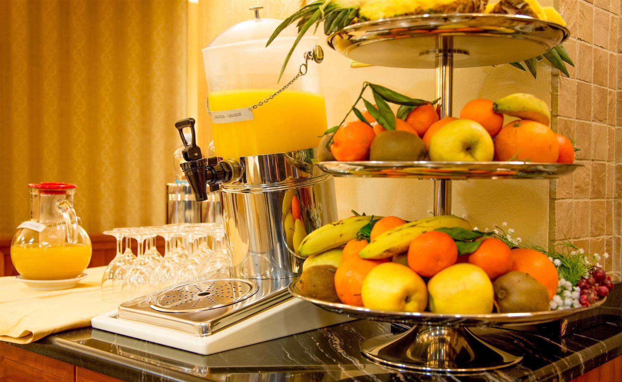Phi Hotel Principe Cuneo Bagian luar foto