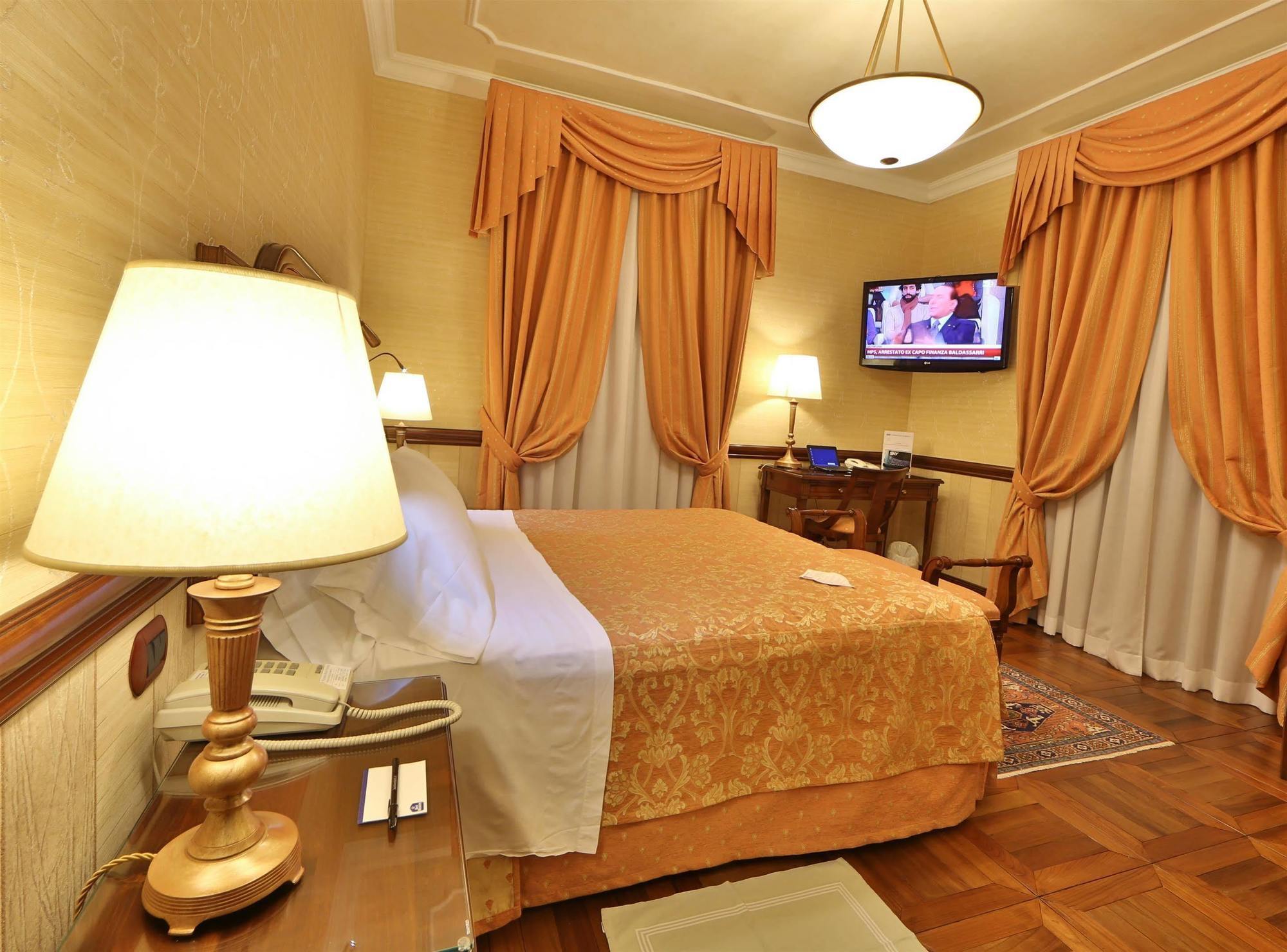 Phi Hotel Principe Cuneo Bagian luar foto