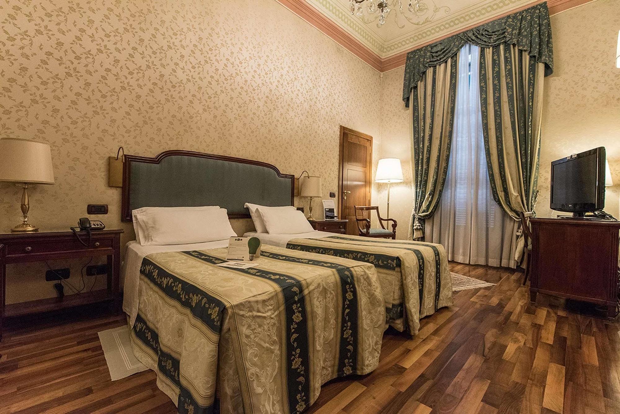 Phi Hotel Principe Cuneo Bagian luar foto