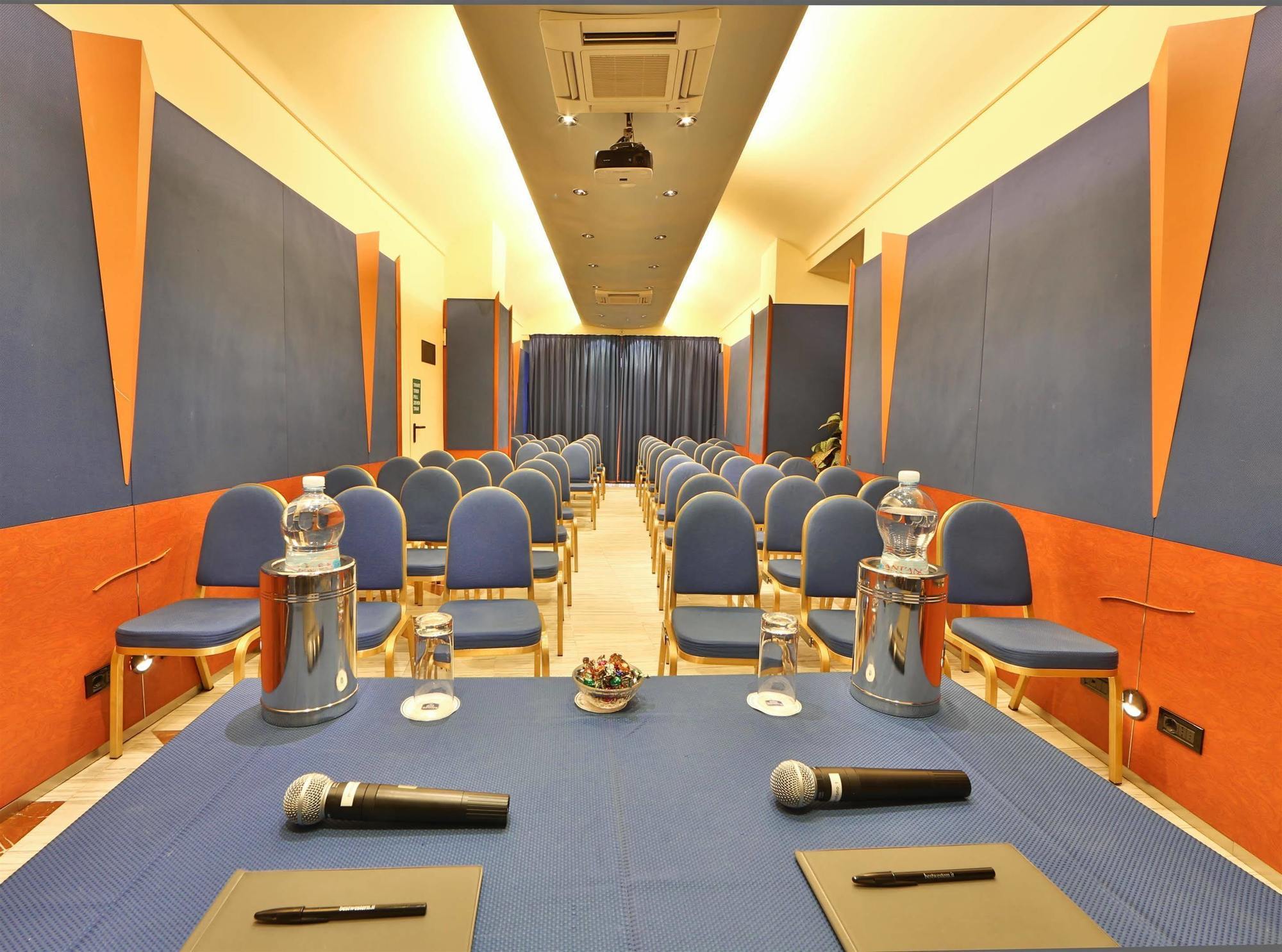 Phi Hotel Principe Cuneo Bagian luar foto
