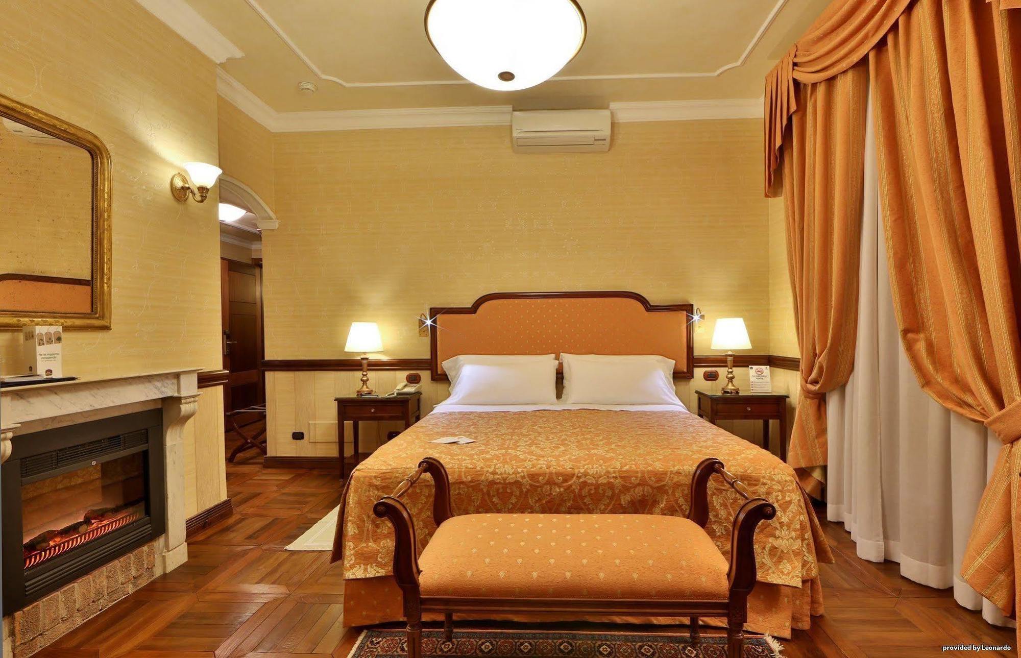 Phi Hotel Principe Cuneo Bagian luar foto