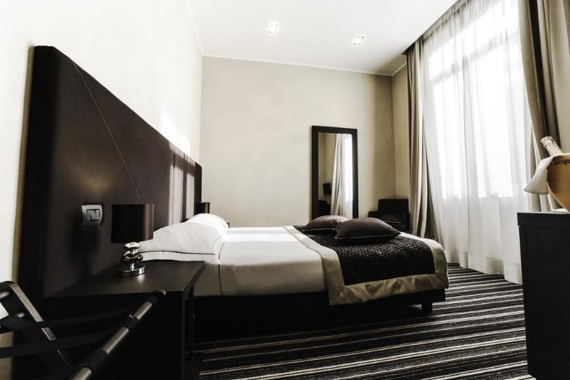 Phi Hotel Principe Cuneo Bagian luar foto