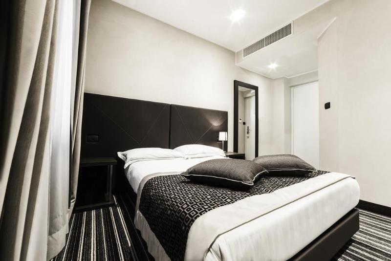 Phi Hotel Principe Cuneo Bagian luar foto